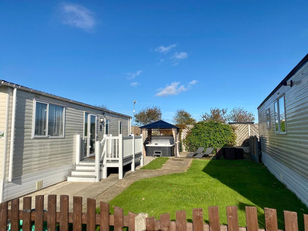 Hot Tub. Countryside. Coast. 5* Patrington Haven Leisure Park, East Yorkshire Villa Bagian luar foto